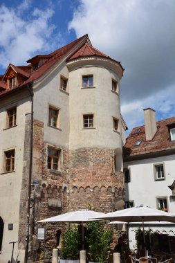 Regensburg, Bavyera, Almanya 2021.07.31: Almanya 'nın Bavyera kentindeki tarihi binalar