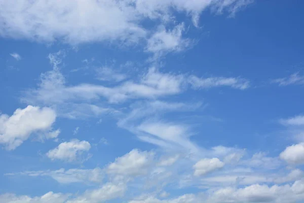 Awan Putih Dalam Cuaca Cerah Latar Belakang Langit Biru Dan — Stok Foto