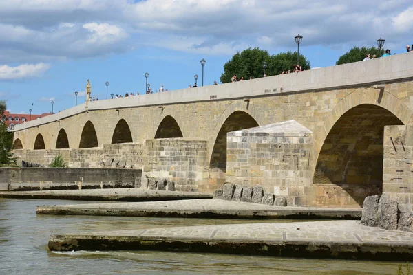 Regensburg Bavyera Almanya 2021 Regensburg Daki Tarihi Taş Köprü — Stok fotoğraf