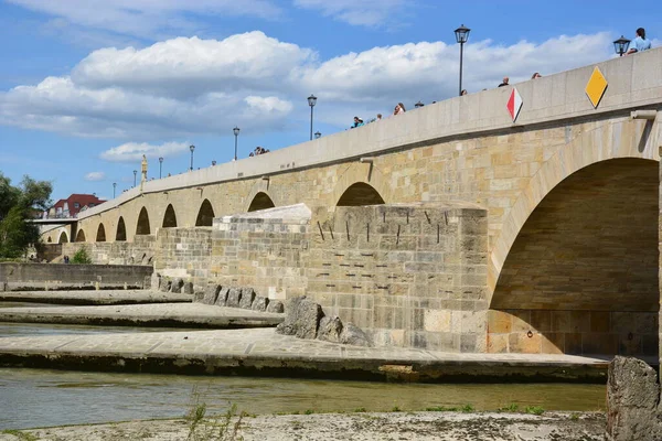 Regensburg Bawaria Niemcy 2021 Historyczny Most Kamienny Regensburgu — Zdjęcie stockowe