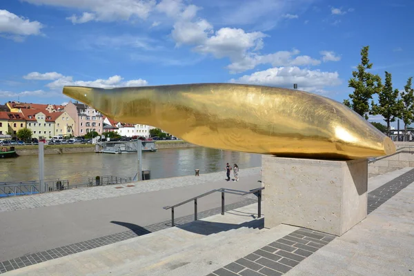 Мбаппе Бавария Германия 2018Г Современная Скульптура Сомом Goldener Waller Городе — стоковое фото