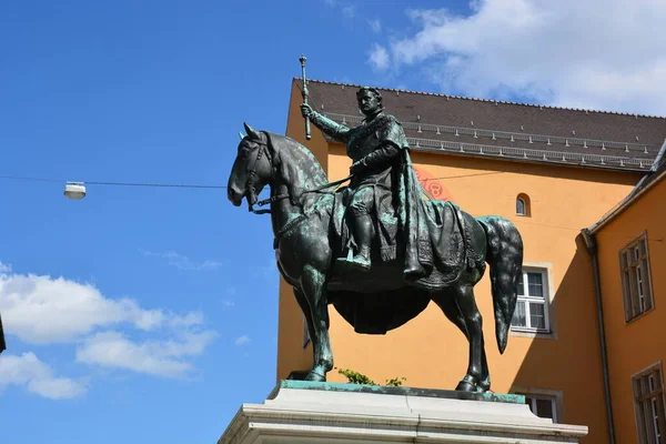 德国巴伐利亚雷根斯堡2021 德国巴伐利亚雷根斯堡市巴伐利亚路德维希一世国王的马术雕像 — 图库照片