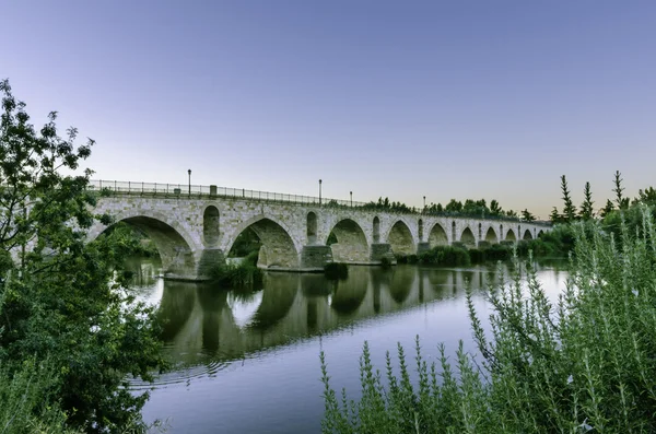 Puente romano al amanecer — Foto de Stock