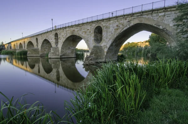 Şafakta Roma köprüsü