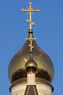 Kilisenin kubbesi.