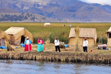 Uros Adaları.