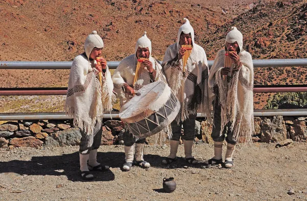 Los indios tocan música . — Foto de Stock