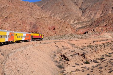 Tren las nubes (tren için bulutlar).