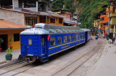 machu picchu pueblo istasyonu tren geldiğinde.