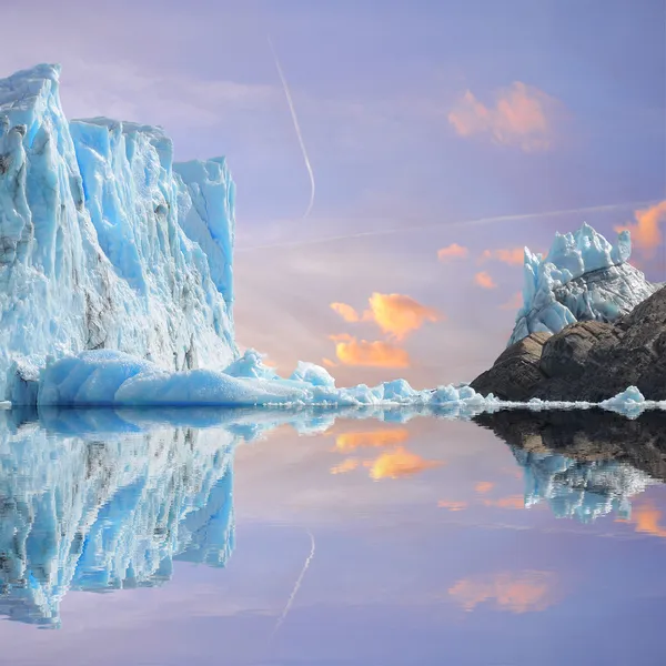 Avondrood boven perito moreno gletscher, Argentinië. — Stockfoto