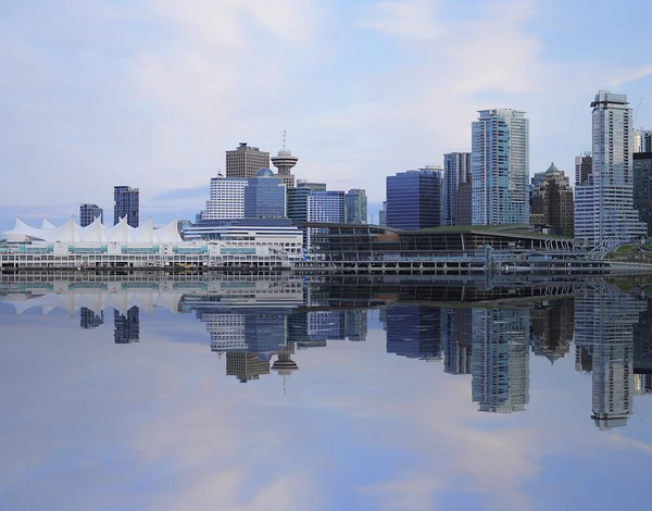 Večerní pohled z Vancouveru downtown. — Stock fotografie