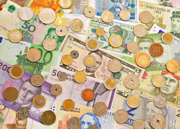 Bankjegyek és érmék különböző országból. — Stock Fotó