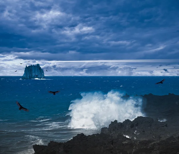Cielo tempestoso sopra l'oceano . — Foto Stock