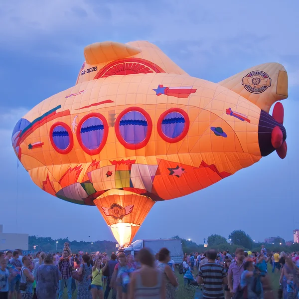 Hőlégballon "yellow submarine". — Stock Fotó