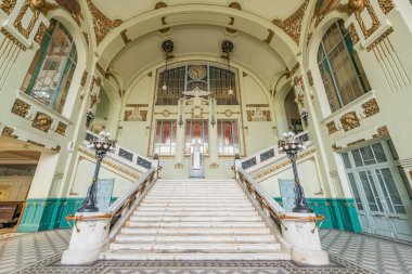 Saint Petersburg, Rusya - 05 Ekim 2021: Vitebsky tren istasyonunun içi. Saint Petersburg 'da inşa edilen ilk tren istasyonuydu ve 1837' de tüm Rus İmparatorluğu açıldı..