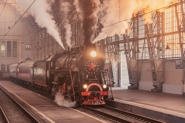 Moskau Russland Oktober 2021 Retro Dampfzug Fährt Morgens Vom Bahnhof — Stockfoto