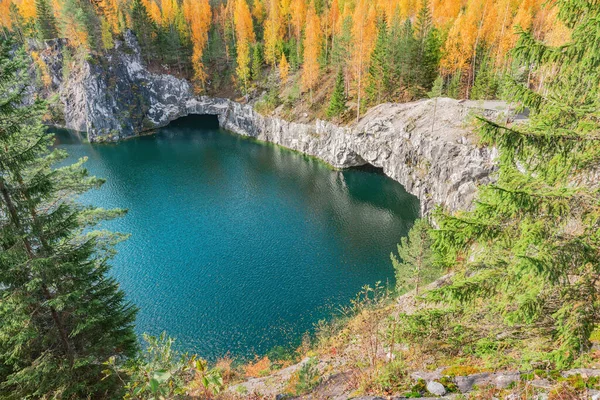 Jezero Hlubokém Mramorovém Kaňonu Horský Park Ruskeala Republika Karelia Rusko — Stock fotografie
