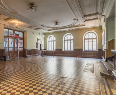 Saint Petersburg, Rusya - 05 Ekim 2021: Vitebsky tren istasyonunun içi. Saint Petersburg 'da inşa edilen ilk tren istasyonuydu ve 1837' de tüm Rus İmparatorluğu açıldı..