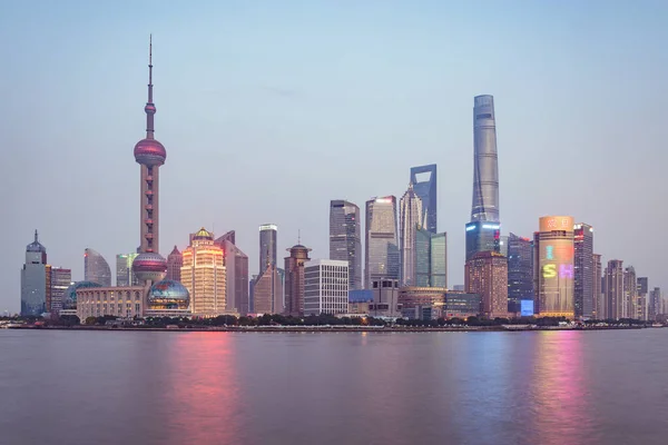 Sanghaj Kína December 2016 Belváros Városkép Huangpu Folyó Naplementekor — Stock Fotó
