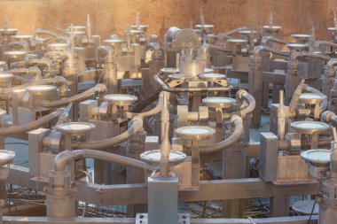 Çeşmenin içindeki su ve fenerler için ekipman..