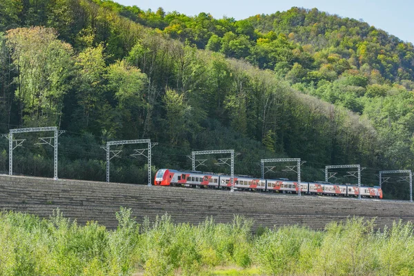 Passenger Train Moves Sochi Roza Khutor Krasnaya Polyana Russia — Fotografia de Stock