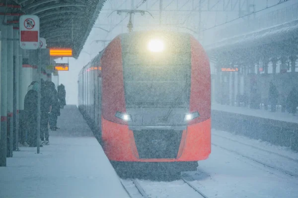 Highspeed Train Stands Platform Cold Snowstorm — Fotografia de Stock