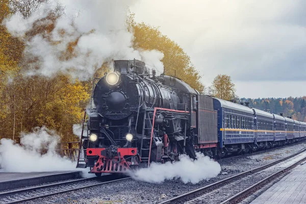 Retro Steam Train Arrives Station Wooden Platform Ruskeala Russia — Fotografia de Stock