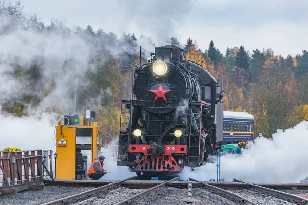 러시아 Ruskeala 2021 회전식 기관차 루씰라 철도역 — 스톡 사진