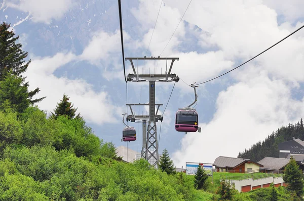 Cableway Dari Ski Resort Pada Hari Berkabut — Stok Foto