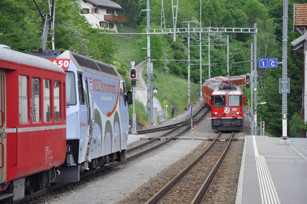 Filisur Švýcarsko Června 2010 Nástupiště Přijíždí Osobní Vlak — Stock fotografie