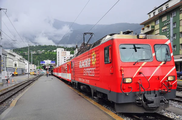 Visp Suisse Juin 2010 Arrivée Train Voyageurs Zermatt Quai Gare — Photo