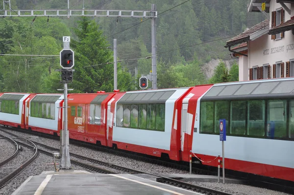 Filisur Suíça Junho 2010 Passenger Train Glacier Express Moritz Chega — Fotografia de Stock