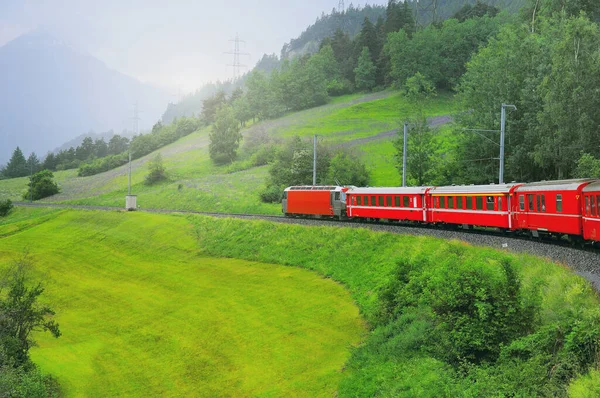 Train Voyageurs Coire Saint Moritz Coucher Soleil Alpes Suisses — Photo