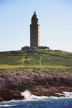 Herkül Kulesi bilinen en eski deniz feneridir. Birinci yüzyılda inşa edildi ve 1791 yılında ustalıkla restore edildi. La Coruna 'da. İspanya.