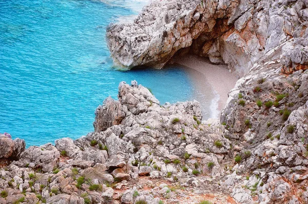 水辺のカラフルな崖 自然保護区 Zingaro シチリア島 イタリア — ストック写真