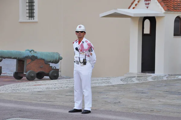 Monte Carlo Monaco 2012 Május Őrség Monacói Hercegi Palota Bejáratánál — Stock Fotó