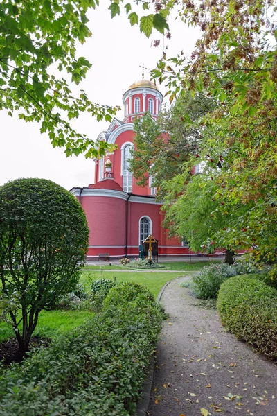 Chiesa Cristiana Foglie Autunnali Copia Spazio Tuo Progetto Concetto Religioso — Foto Stock