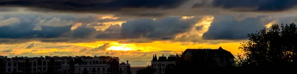 Vista Panorâmica Paisagem Urbana Com Silhueta Horizonte Cidade Contra Pôr — Fotografia de Stock