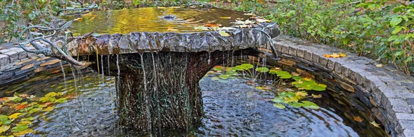 Fontana Epoca Nel Giardino Autunno Autunno Progettazione Del Paesaggio — Foto Stock