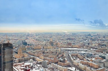Kentsel alanlar ve otoyollar karla kaplıdır. Şehrin günlük hayatı, kışın Moskova manzarası, hava fotoğrafçılığı.
