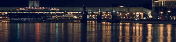 Приборканий Образ Міста Вночі Вечірні Вогні Міста Відбиваються Воді Росія — стокове фото