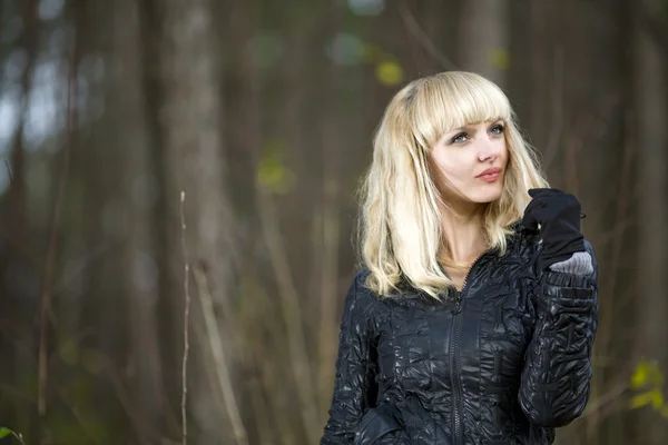 Girl on walk on the autumn wood — Stock Photo, Image