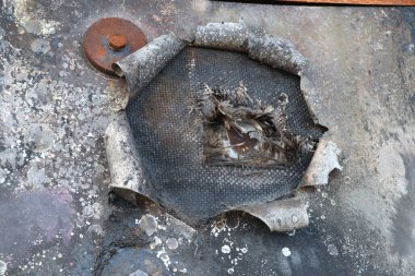 Küçük kalibreli bir silahın Rus zırhlı aracına çarptığı yer. Ukrayna 'da Savaş.