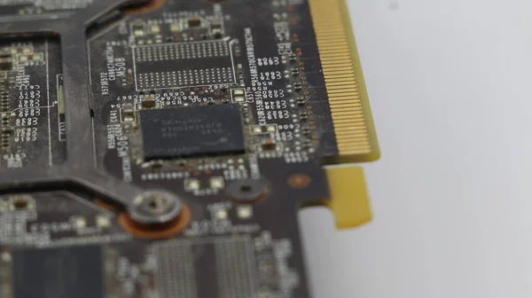 Egy Régi Poros Chip Egy Videokártyáról Számítógépalkatrészek — Stock Fotó