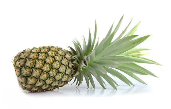 Fresh ripe pineapples isolated on white background — Stock Photo, Image