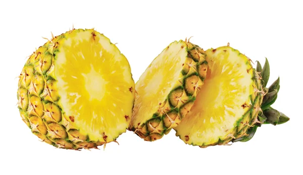 Verse rijpe ananas geïsoleerd op witte achtergrond — Stockfoto