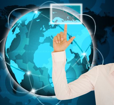 Kadınlar el ile düğmeye basarak internetten multimedya yayınlıyorlar