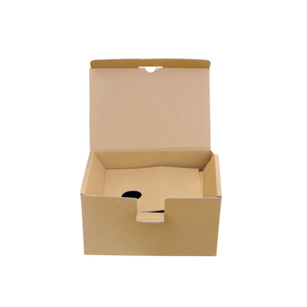 Boîte ouverte en carton ondulé sur fond blanc — Photo