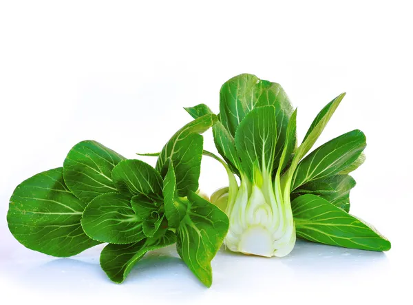 Çin lahanası (Çince lahana) üzerinde beyaz izole