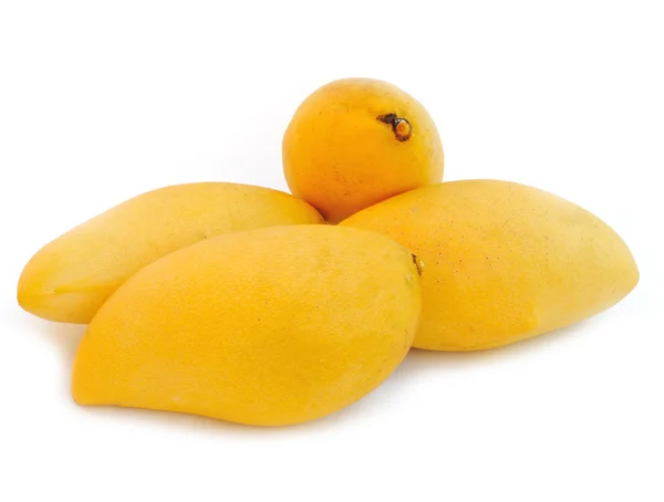 Mango amarillo aislado sobre fondo blanco — Foto de Stock